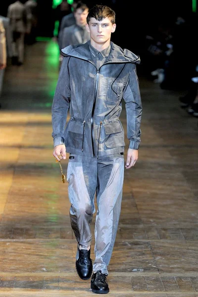 Look 8